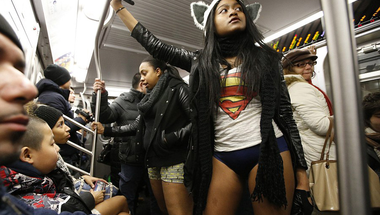 Újfent ledobták a nadrágot a New York-i metrózók
