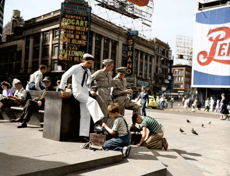 1943_times_square.jpg