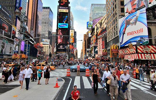 Times-Square-Gets-a-New-Resident-Yahoo-2.jpg 1369123893.jpg
