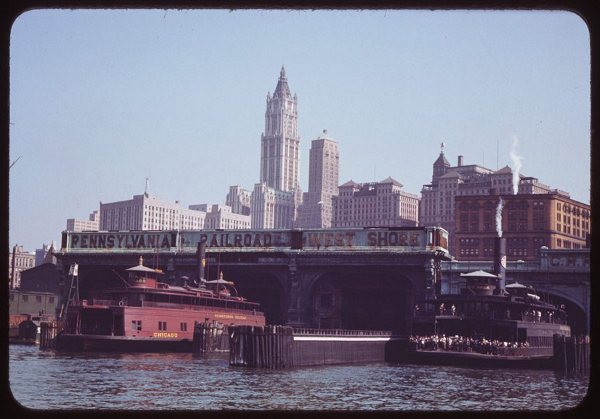 approaching-liberty-st-ferry-1941.jpg