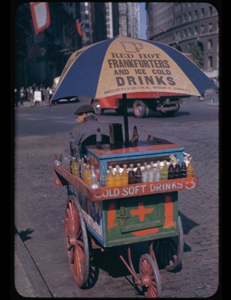 portable-soft-drink-stand-at-bowling-green-1942.jpg