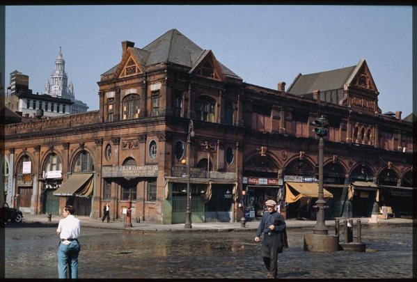 the-old-fulton-market-manhattans-lower-east-side-saturday-afternoon-1941.jpg