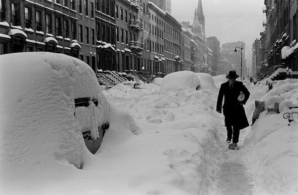 Black and White Photos From the Great Blizzard in New York City, December 1947 (13).jpg