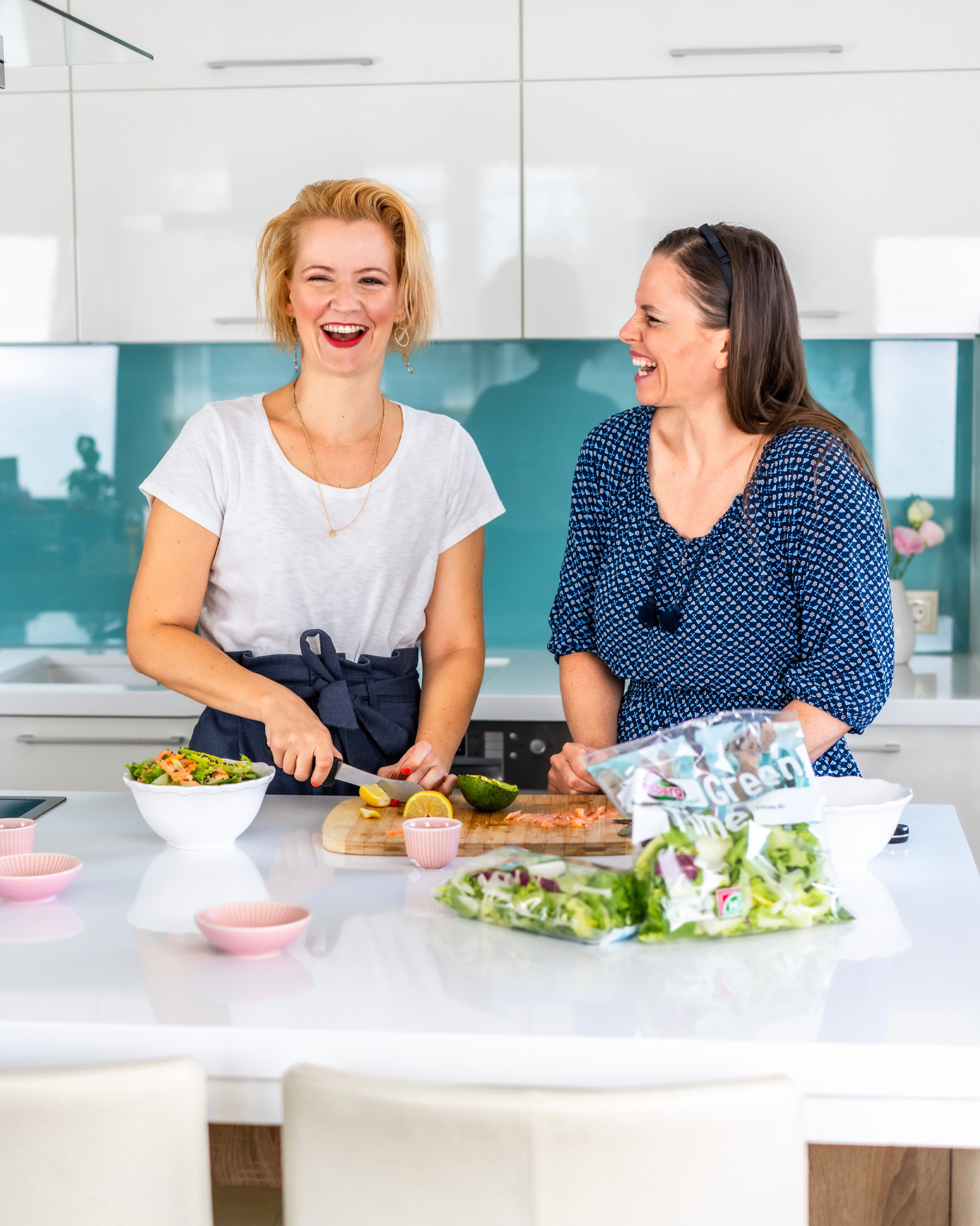 A #legyensajátsalátád Eisberg Magyarországnak készített sorozatomban Horváth Kinga sport dietetikussal készítetjük közösen az ő salátáját.