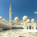 Abu-Dhabi hófehér mecsetje