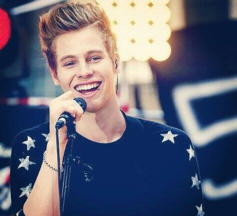 5-seconds-of-summer-5sos-eyes-luke-hemmings-favim_com-2222982.jpg