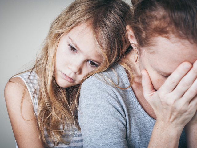 "Én voltam anyám legfőbb támasza"- a parentifikáció és negatív hatásai