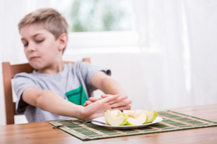 "Válogatós a gyerekem." - Mikortól jelent problémát a szelektív evés?