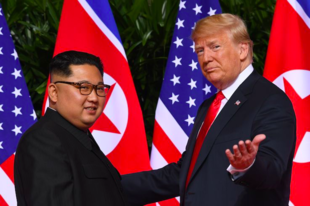 Mit árul el Donald Trump és Kim Jong Un testbeszéde?