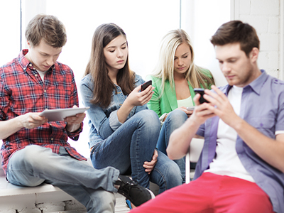 psychguides-shutterstock182518145-students_on_their_phones-feature_image.jpg