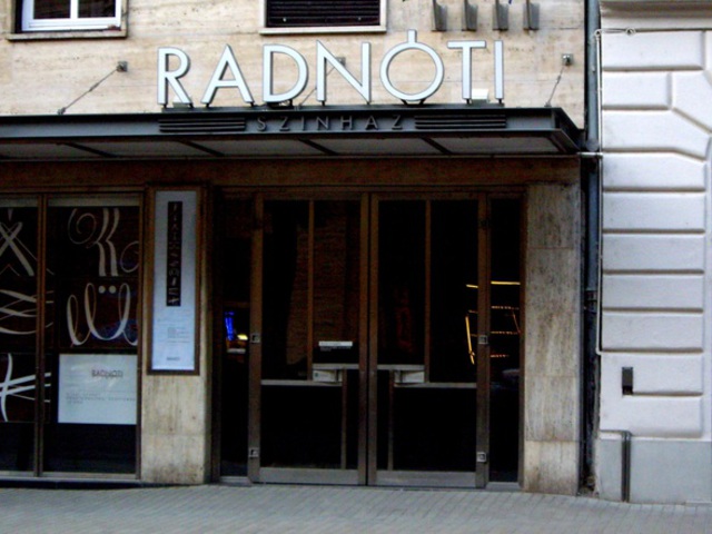 Mohácsitól Alföldiig - Évadnyitás a Radnótiban