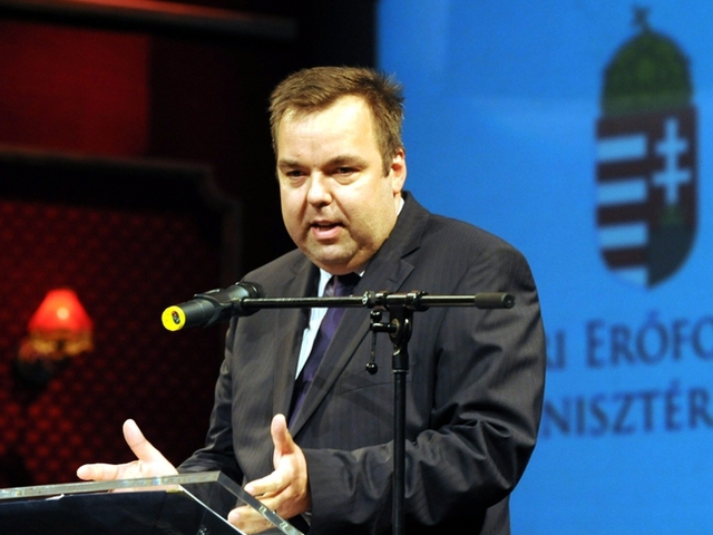 L. Simon: A művészetbe ne szóljon bele az állam és a politika