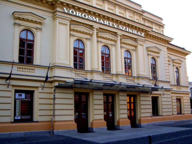 Koldust és királyfit keresnek Székesfehérváron