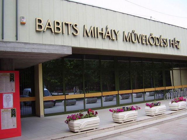 Átadták a Babits Mihály Kulturális Központot Szekszárdon