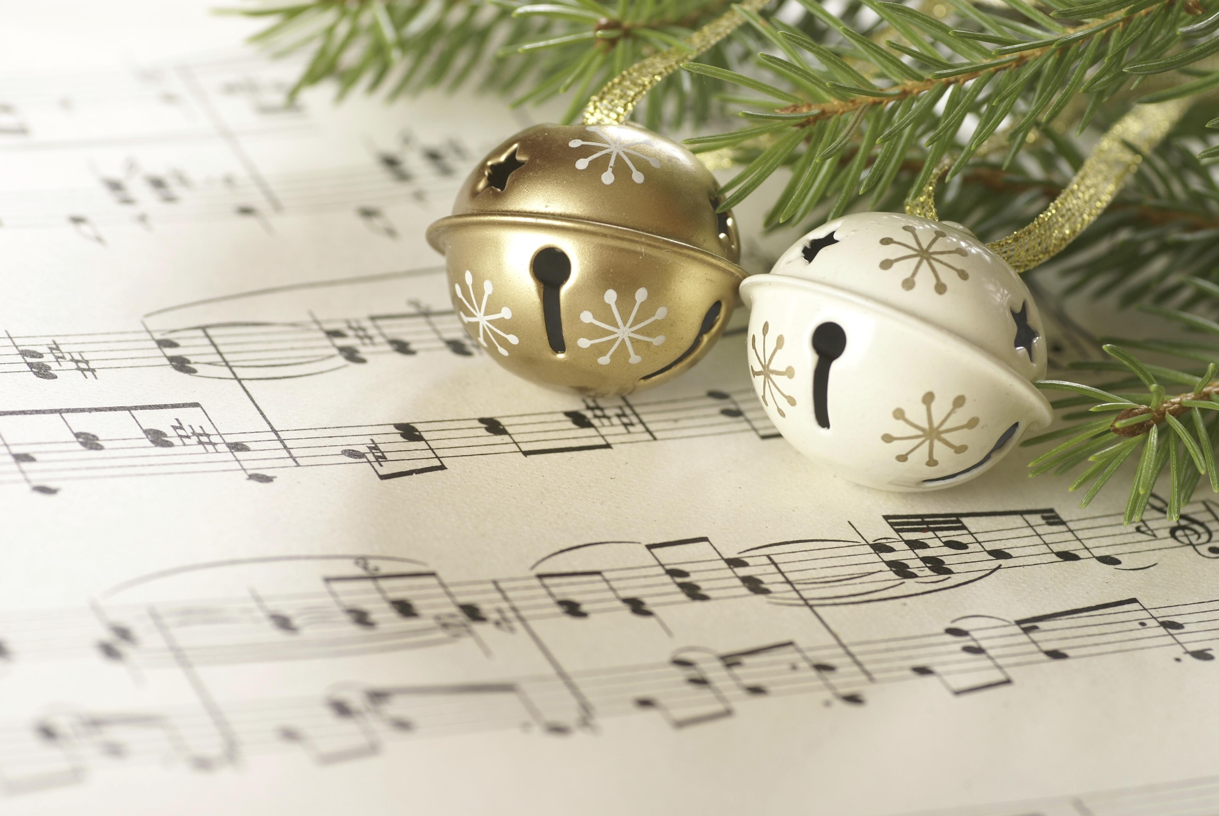 song_for_christmas_golden_music_notes_hd-wallpaper-1583674.jpg