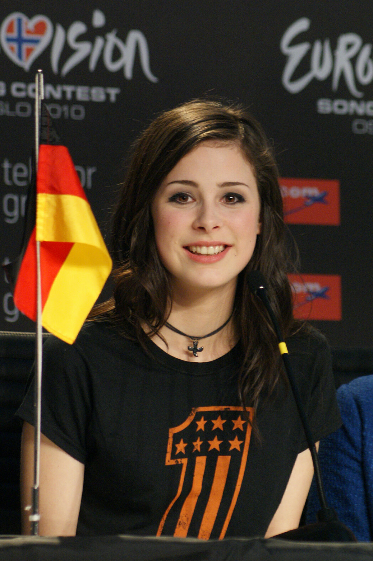 1200px-lena_meyer-landrut_at_pc_after_2010_eurovision_2.jpg