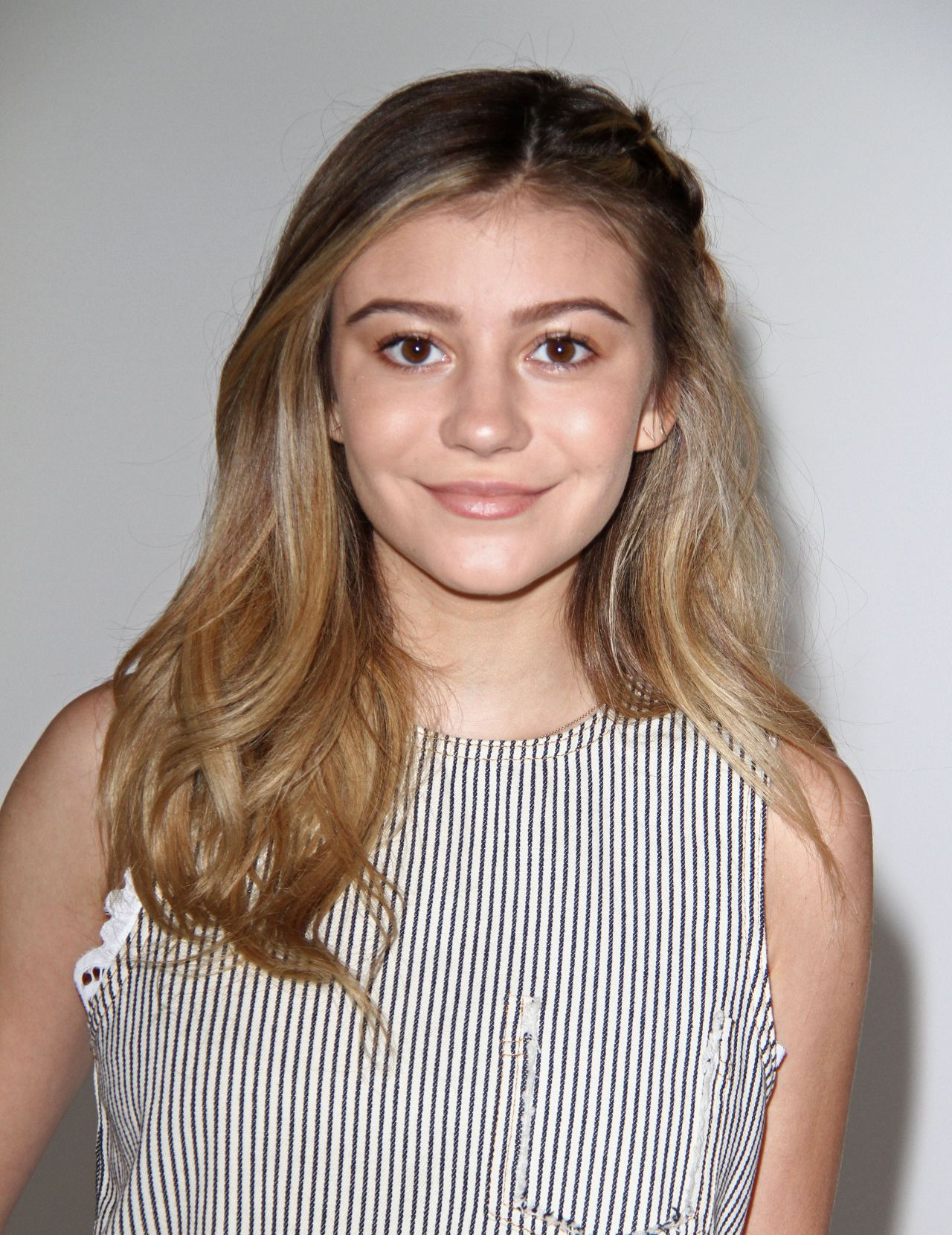 genevieve-hannelius-at-elizabeth-glaser-pediatric-aids-foundation-event-in-los-angeles-10-23-2016-1.jpg