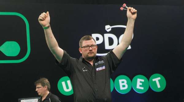 james-wade-2016-unibet-masters-quarter-finals-lawrence-lustig-pdc_9z52duaxqn381amqwvu97o8ww.jpg