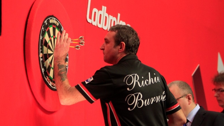 richie-burnett-ladbrokes-world-darts-championship-second-round-lawrence-lustig-pdc_loyg75jjfmli1rzpr3zungztw.jpg