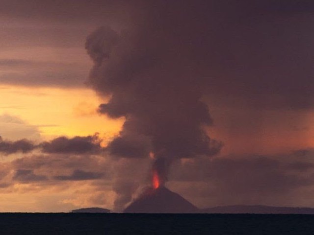 Vulkán kitörés és cunami - Krakatau 2.0