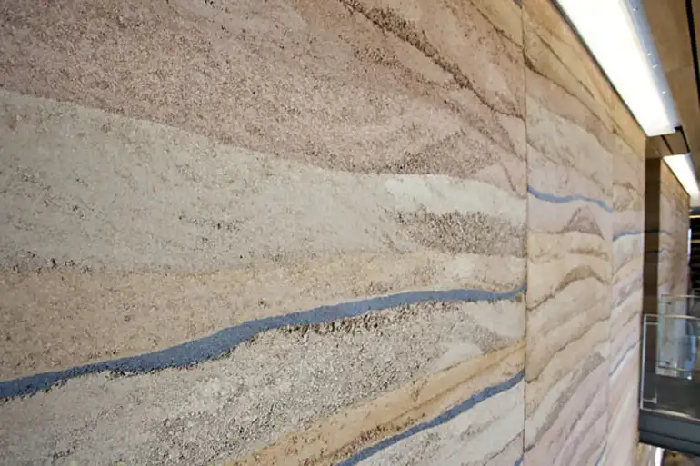 innovativ-burkolatok-rammedearth.webp