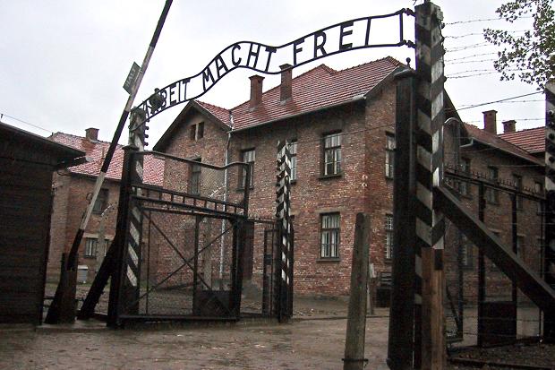 auschwitz.jpg