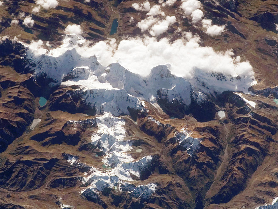 Cordillera Huayhuash, Peruvian Andes.jpg