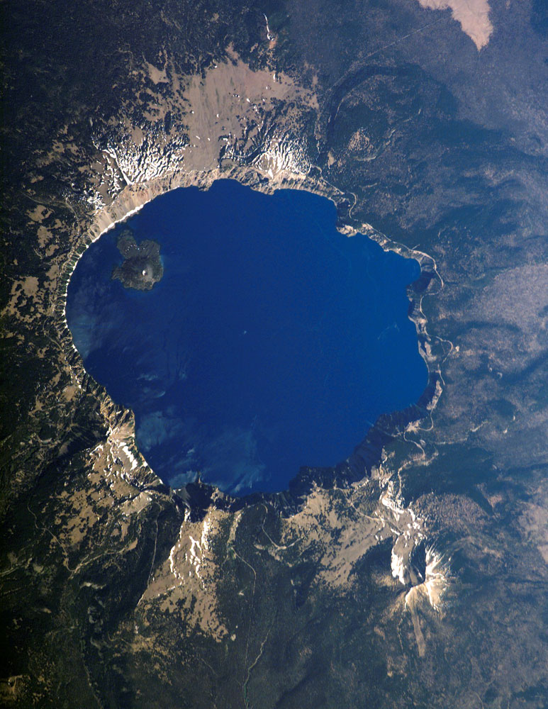 Crater Lake, Oregon.jpg