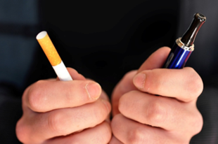 Az elektronikus cigaretták segítik a leszokást?