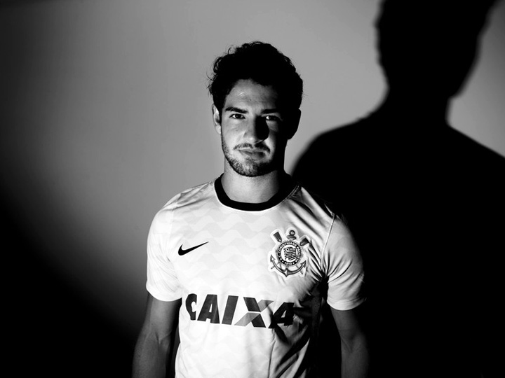 Corinthians-Alexandre-Pato-Foto-Divulgacao_LANIMA20130103_0144_1.jpg