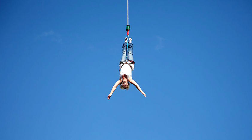 317910931-bungee-jumping-in-windsor.jpg