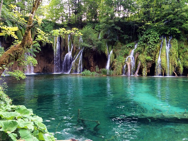 plitvice-lakes-1925269_640.jpg