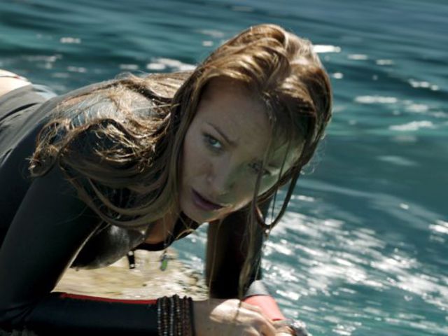 kritika: a zátony [the shallows] (2016)