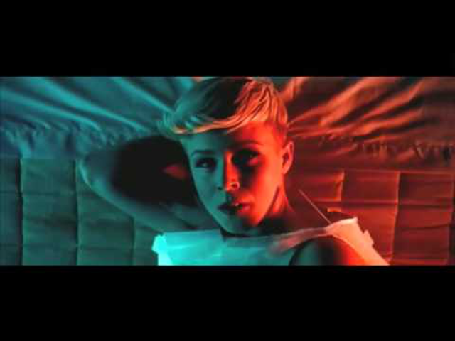 hallgatnivaló: röyksopp ft. robyn - the girl and the robot