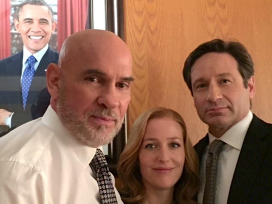 Obama elnök fotóbombázza Skinnert és két társát