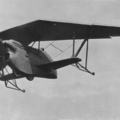 Az első "csupaszárny" repülőgép próbálkozások egyike
