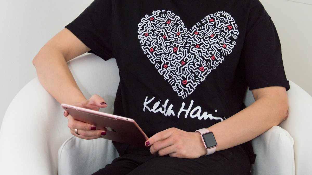 Heart by Keith Haring - uniszex póló - férfiaknak és nőknek egyaránt jó