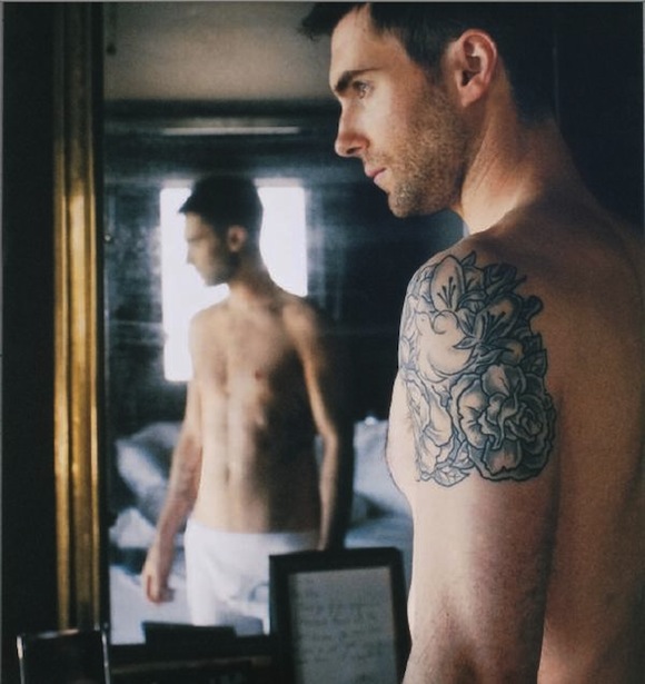 04Adam-Levine01.jpg