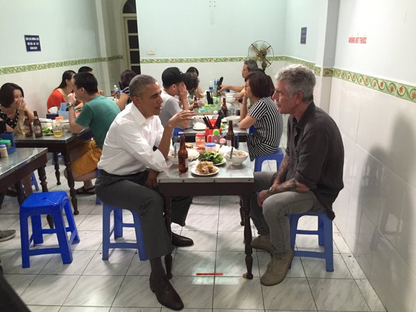 obama_es_bourdain.jpg