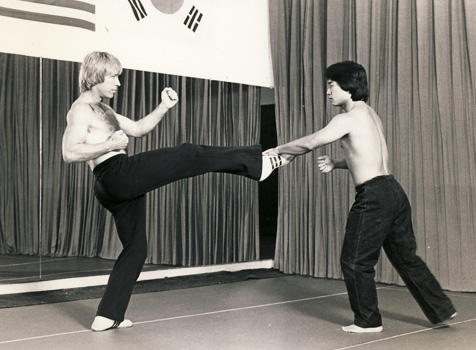 chuck-norris-kicking.jpg