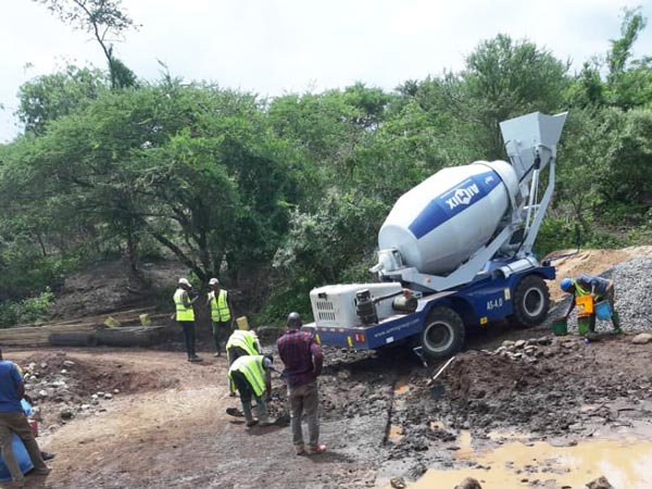 aimix_self_loading_mixer_working_in_tanzania.JPG