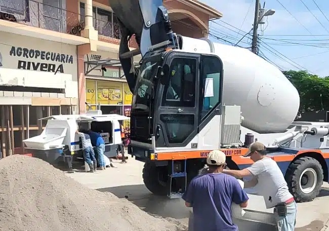 as-2_6_self_loading_mixer_and_abt40c_combination_for_building_construction.jpg