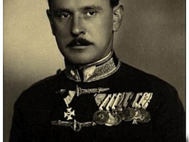 „Az őrnagy úr még bent van! Mentsük meg!”