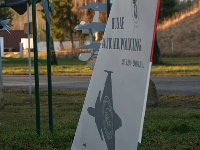 Baltic Air Policing - Emléktárgy a magyaroktól