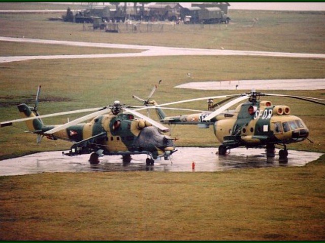ESŐ ÁZTATTA HELIKOPTEREK