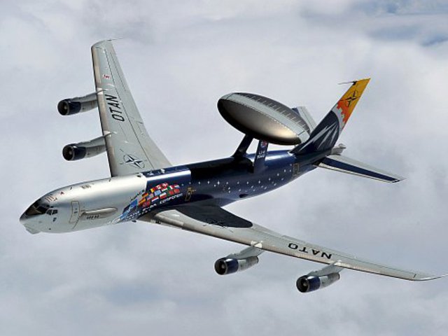ELSŐKÉNT AZ AWACS-EN