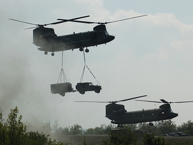 LÉGI ROHAM HOLLAND HELIKOPTEREKKEL