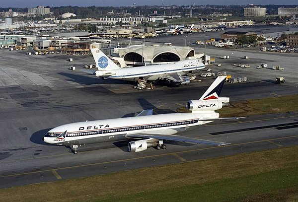 delta-2-dc10.jpg