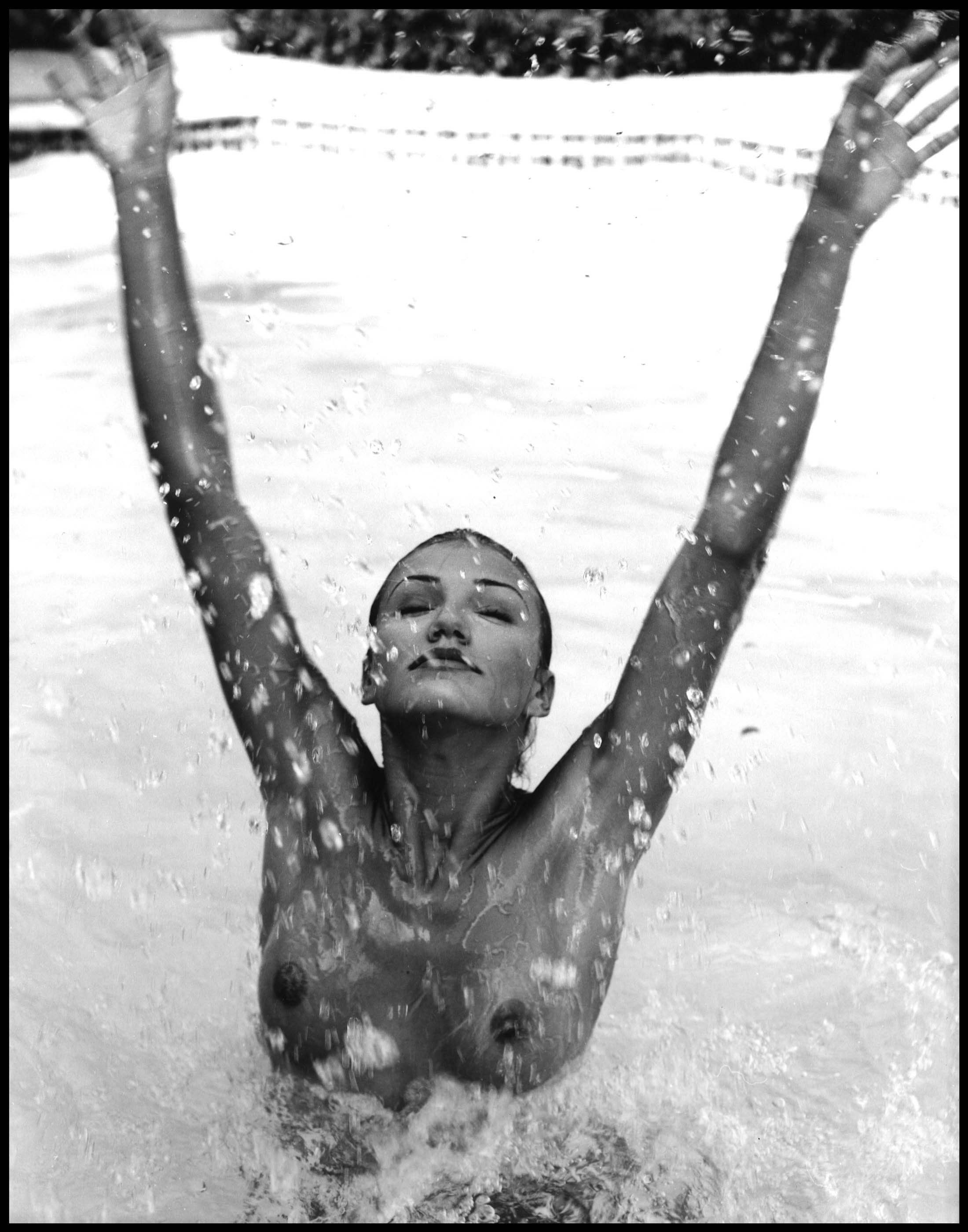 55381_Cameron_Diaz_-_Topless_photoshoot_in_a_swimming_pool0001_123_142lo.jpg