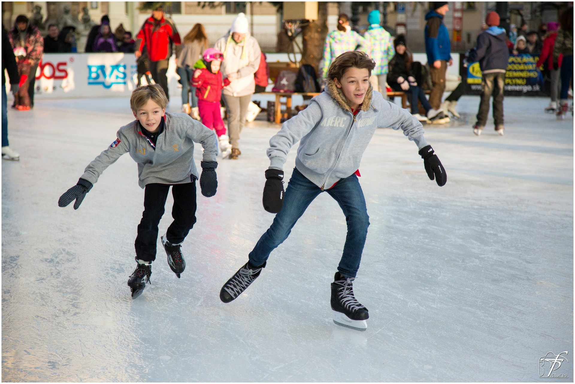 ice-skating-235547_1920.jpg